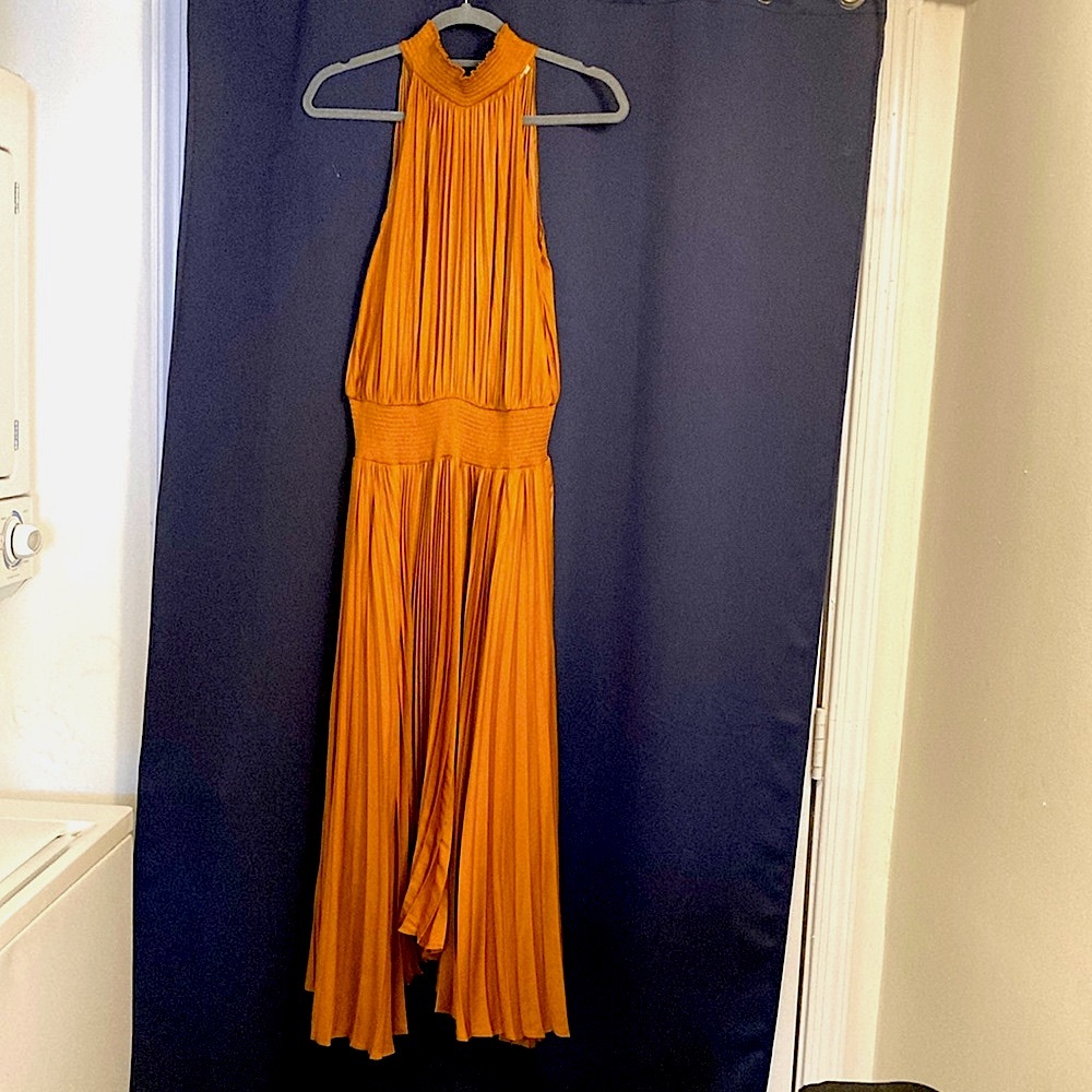 Ellie Tahari. Dress size 6. Copper.Mock neck.Satin.